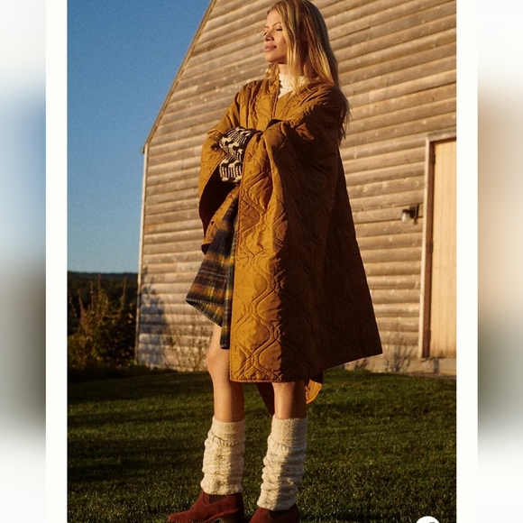 Anthropologie Accessories - Anthropologie Puffer Wrap - tan/ochre